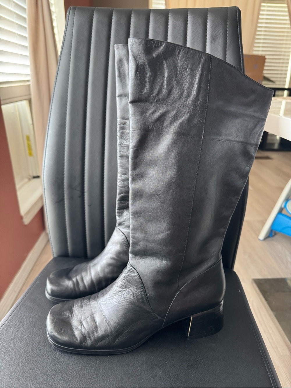 Vintage 90s Women's Over-the-Knee Black Leather Boots — Sleek Pull-On Style